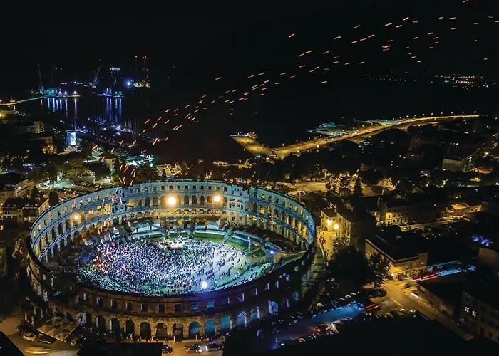 Stunning In Feriehus Pula