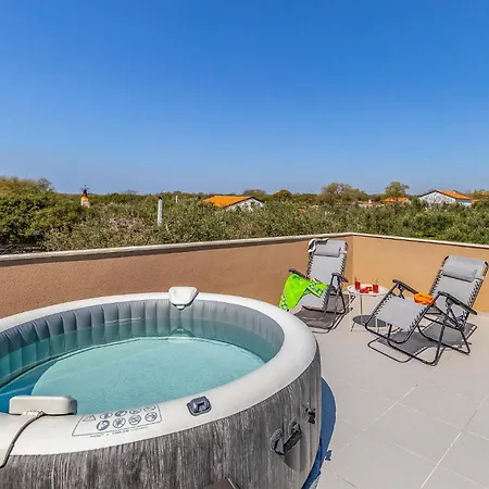 別荘 Stunning In プーラ