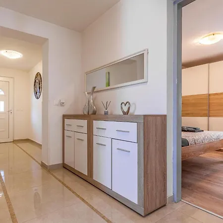 Awesome Home In Pula With Wifi *