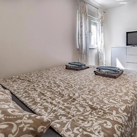 別荘 Stunning In プーラ