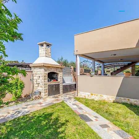 Stunning In プーラ