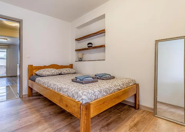 Stunning In Пула