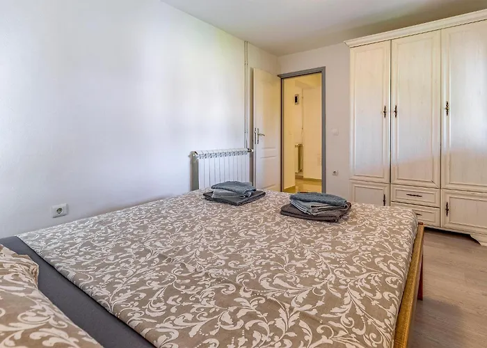 Stunning In Пула