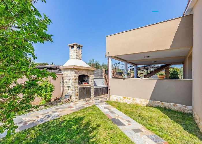 Stunning In Пула